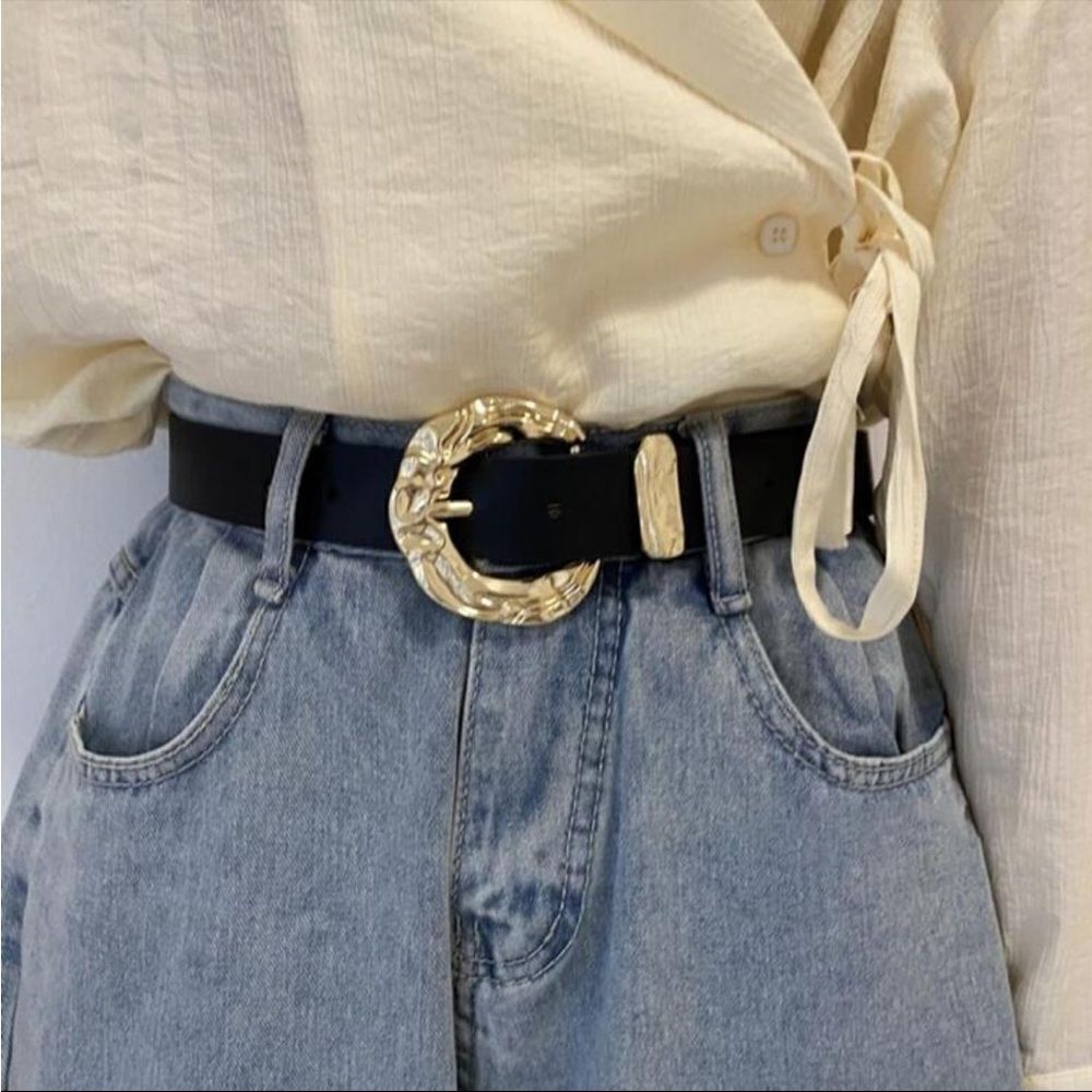 Elegant Black Belt with Gold Buckle B1